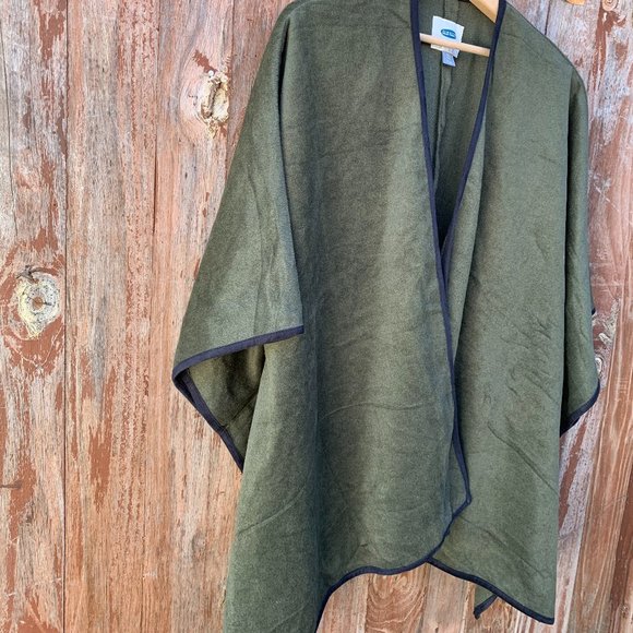 Ladies Sleeved Poncho - Picture 2 of 4